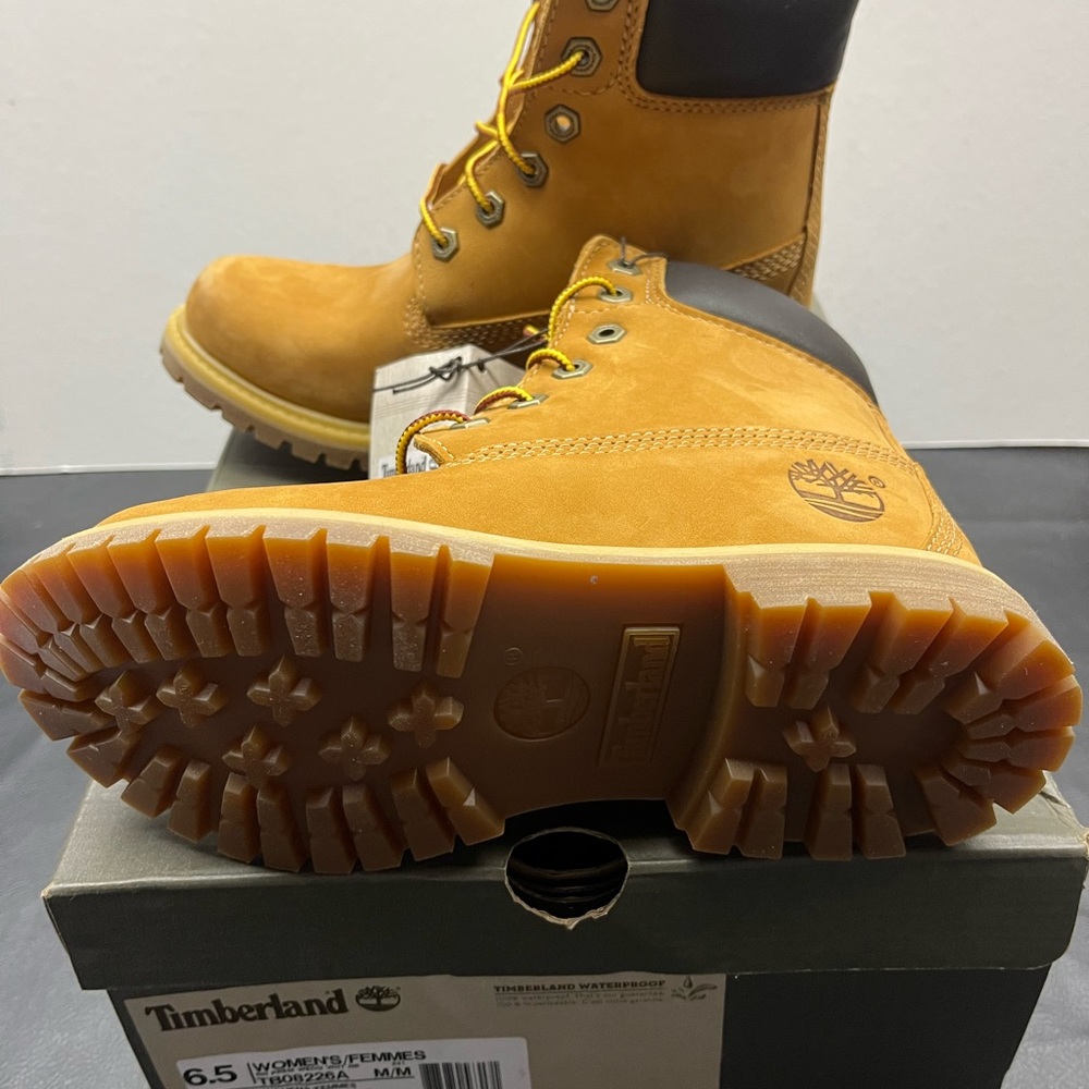 Timberland - Size: 6.5 - Brand new in box - Picture 6 of 8